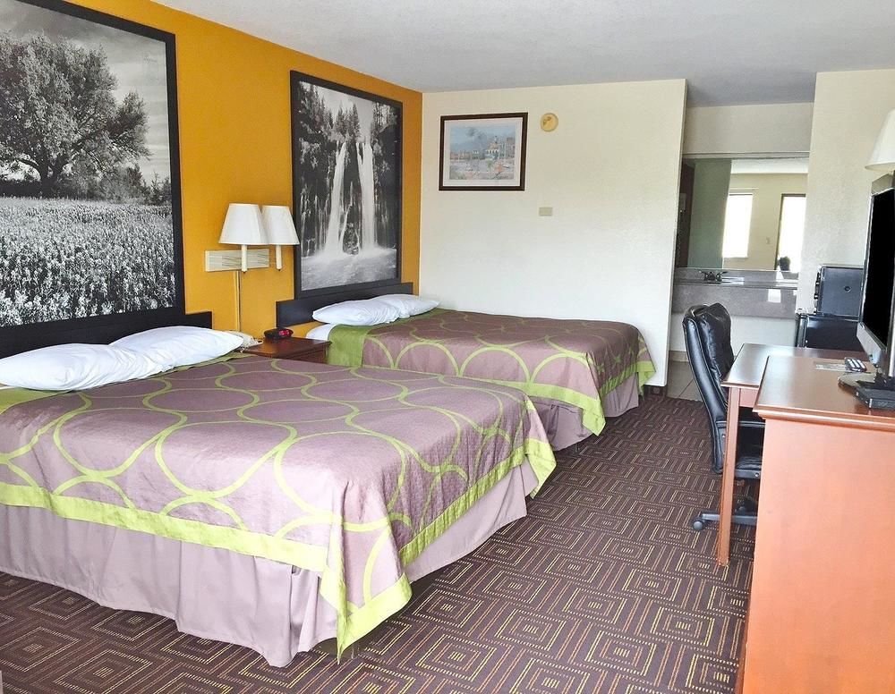 Super 8 By Wyndham Hotel 2*