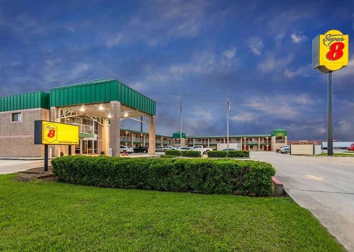 Super 8 By Wyndham Seguin
