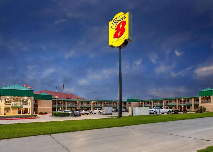 Super 8 By Wyndham Seguin