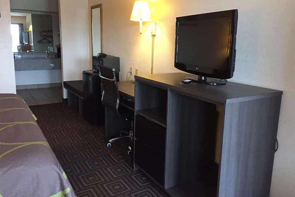 Super 8 By Wyndham Hotel