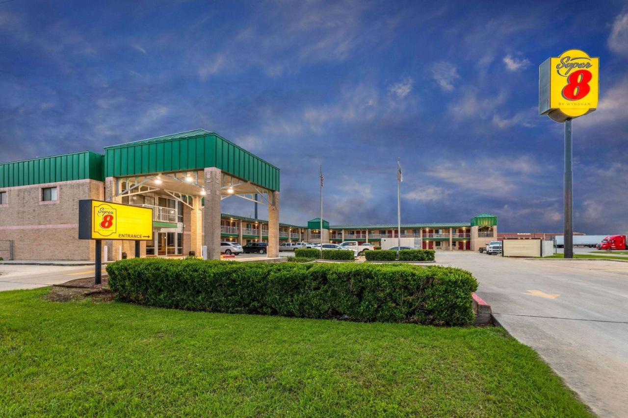 Super 8 By Wyndham Hotel Seguin