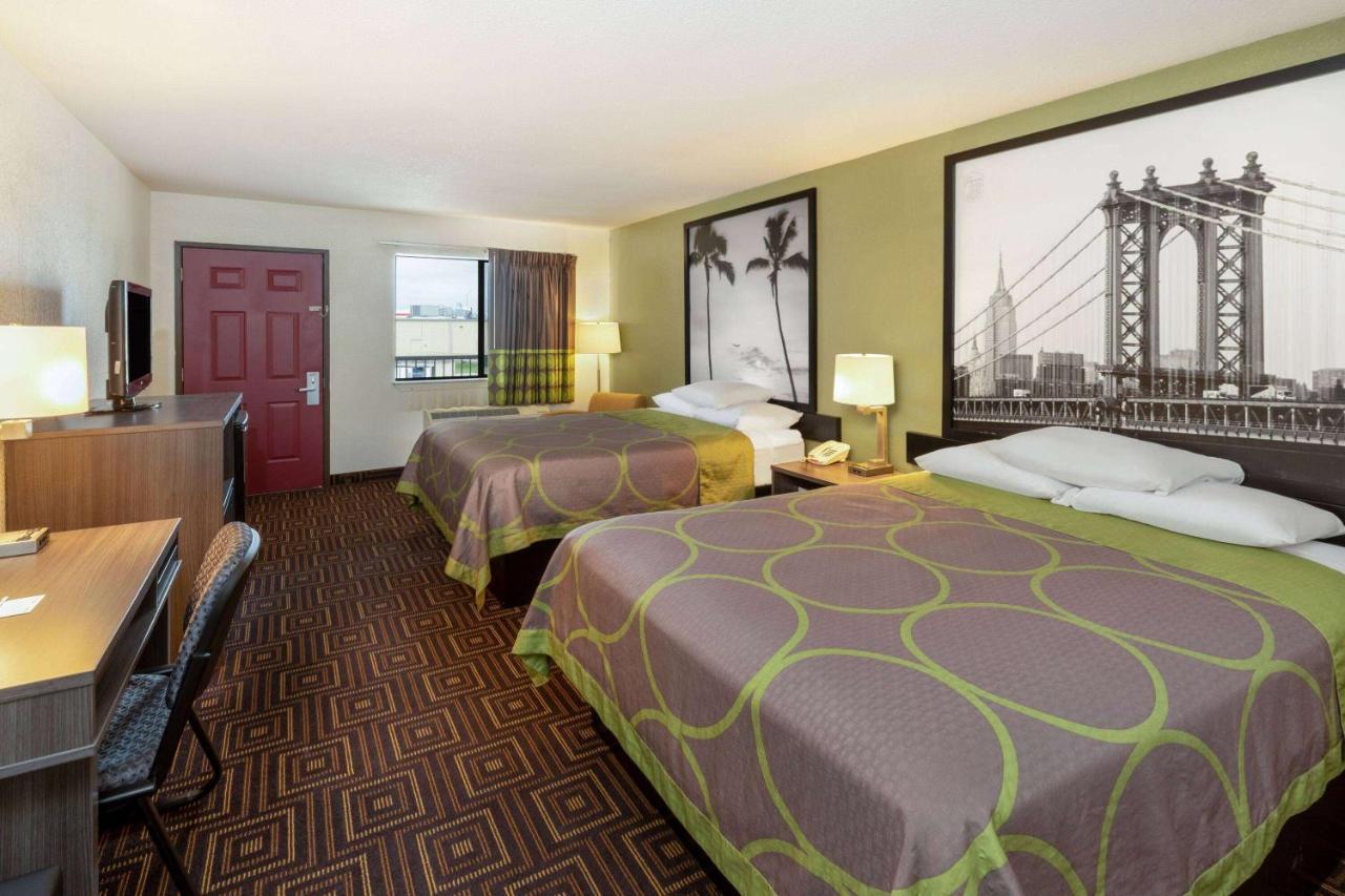 Hotel Super 8 By Wyndham 2*