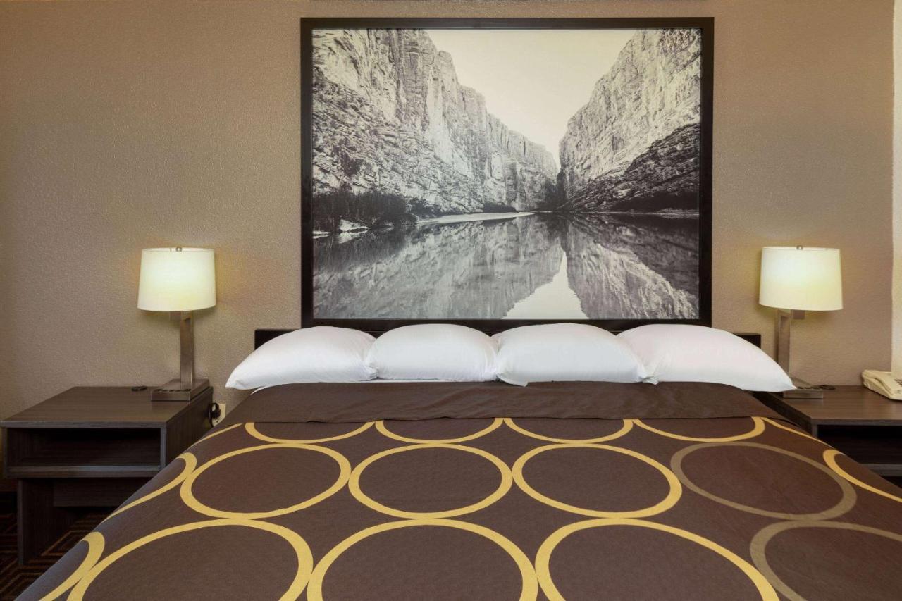 Super 8 By Wyndham Hotel