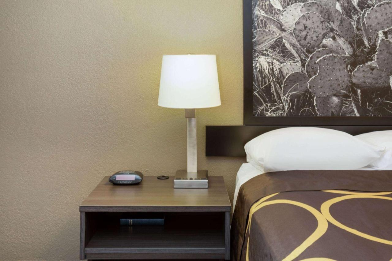 Super 8 By Wyndham Hotel 2*