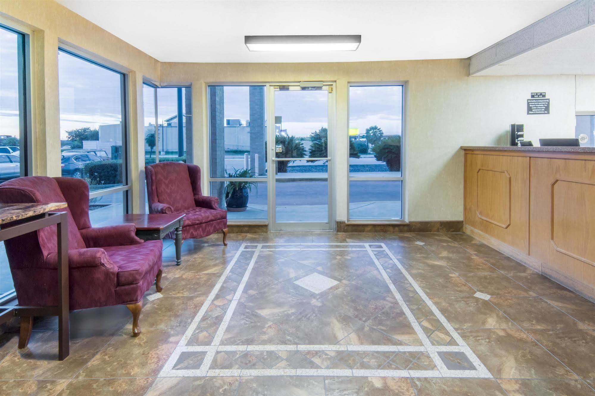 Super 8 By Wyndham 2* Seguin