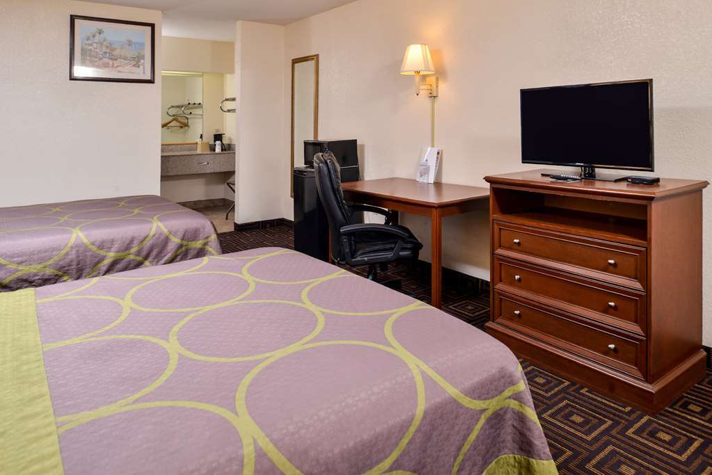 Super 8 By Wyndham Hotel