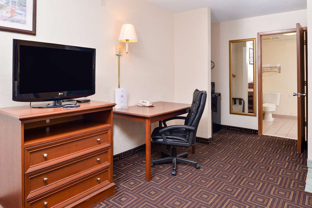 Super 8 By Wyndham Hotel Seguin