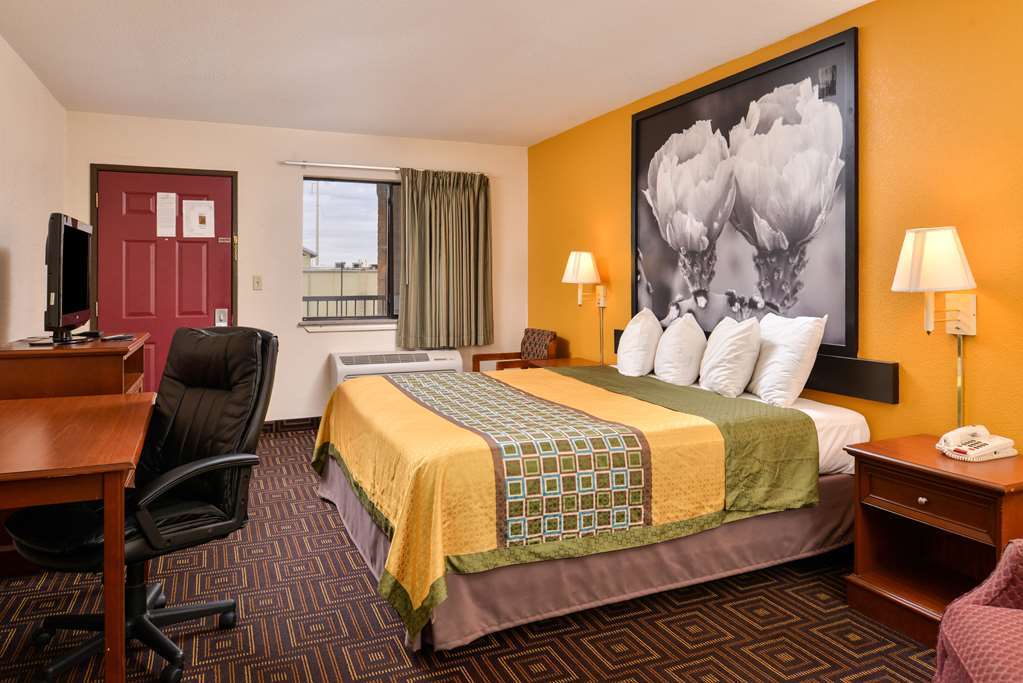 Super 8 By Wyndham Seguin